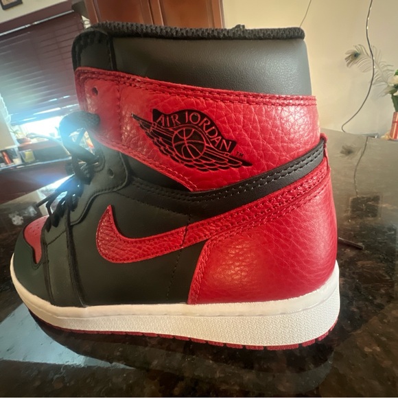 Jordan 1 bred size 9 new - Picture 3 of 14